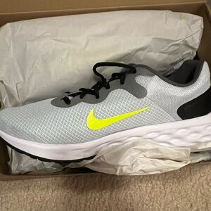 Nike Men’s Revolution 6 NIB 11.5